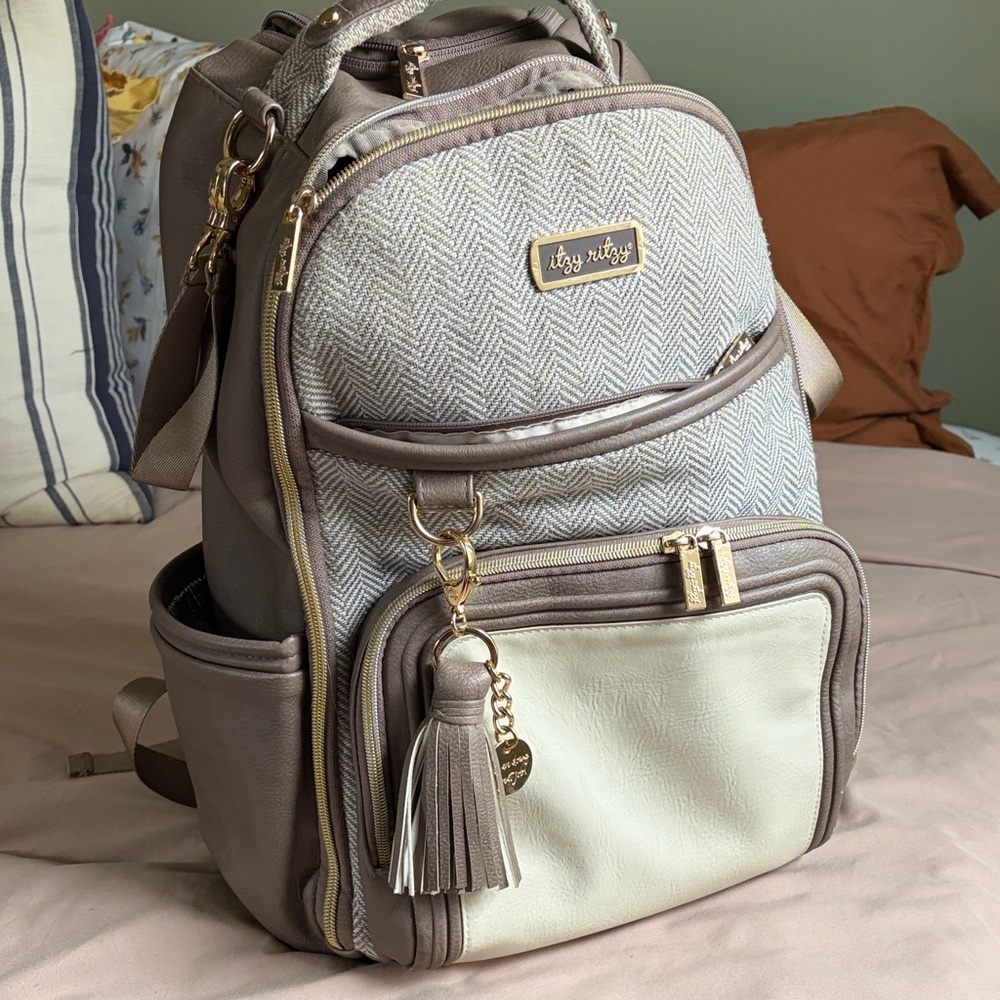 Itzy Ritzy Taupe and Cream Baby Bag